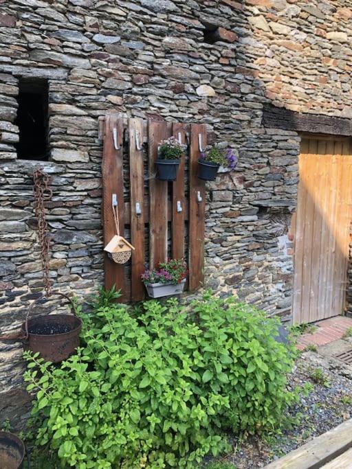 Gite De L'Hotel Castel Couvains  외부 사진